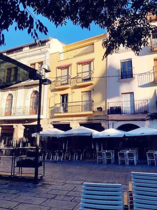 Lovely 2 Bedrooms Main Square Apartment *