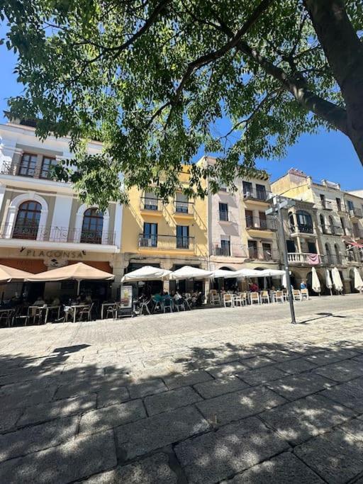 Lovely 2 Bedrooms Main Square *